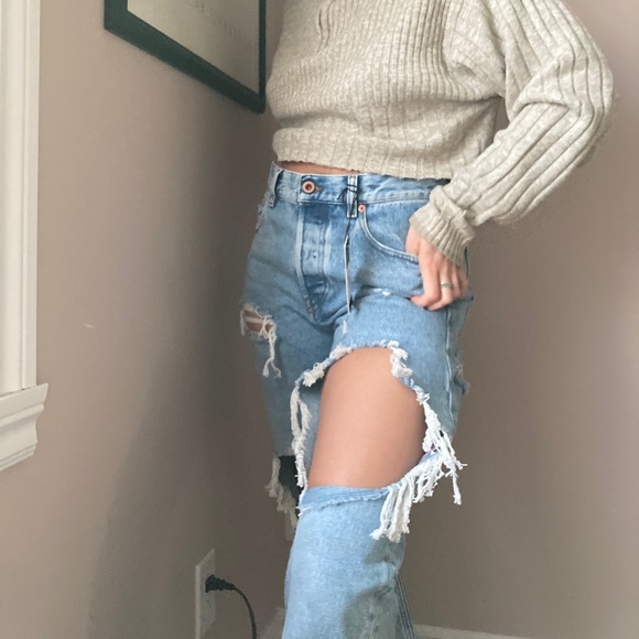 Light wash distressed diesel jeans - Picture 14 of 15